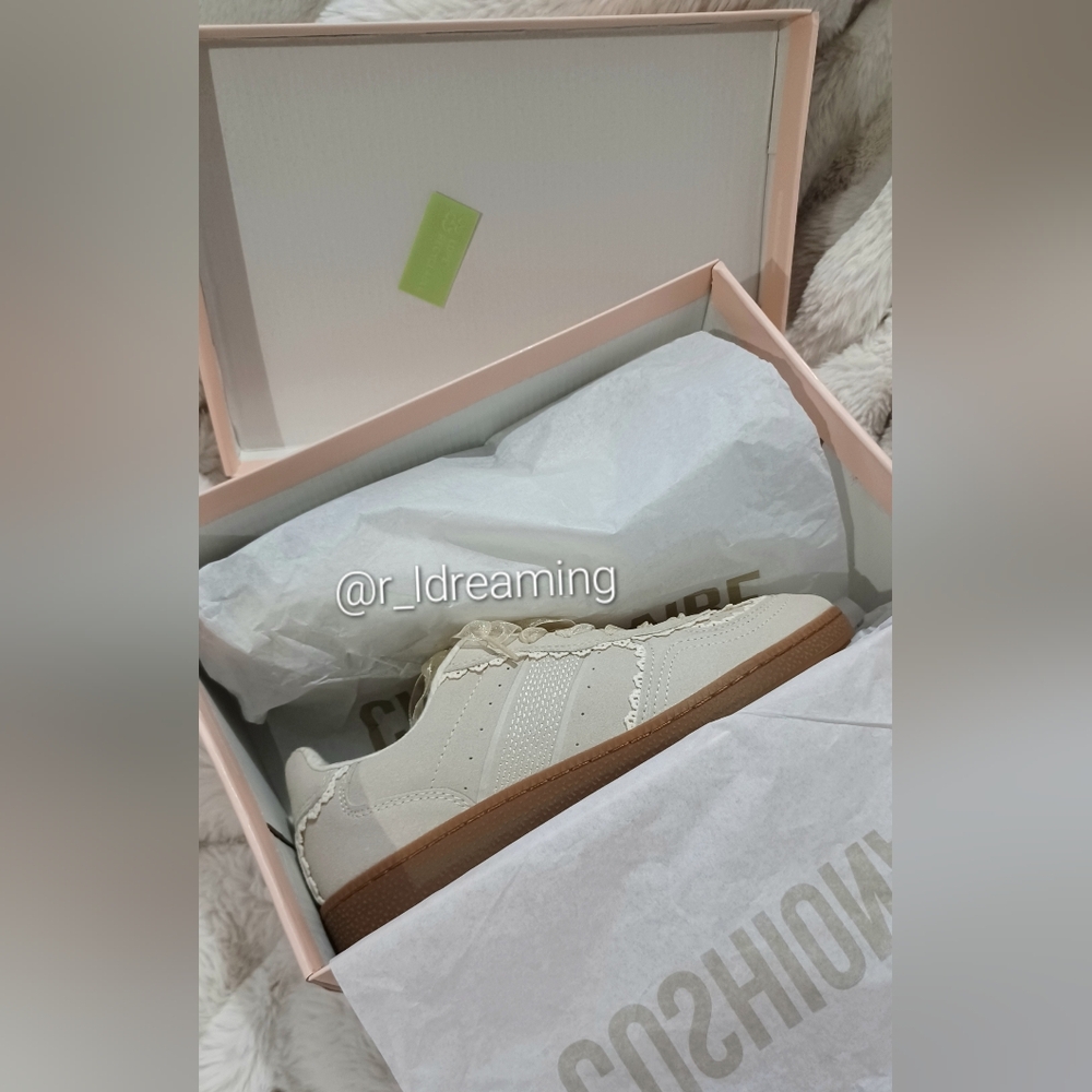 NIB Cushionaire Belinda Casual Sneakers Size 6.5W In Ivory W/ Extra Plain Laces - Picture 9 of 12